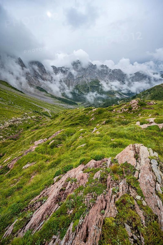 Cloudy rocky mountain peaks Wolayer Köpf and Biegenköpfe, Carnic Alps, Carnic High Trail, Carinthia, Austria, Europe
