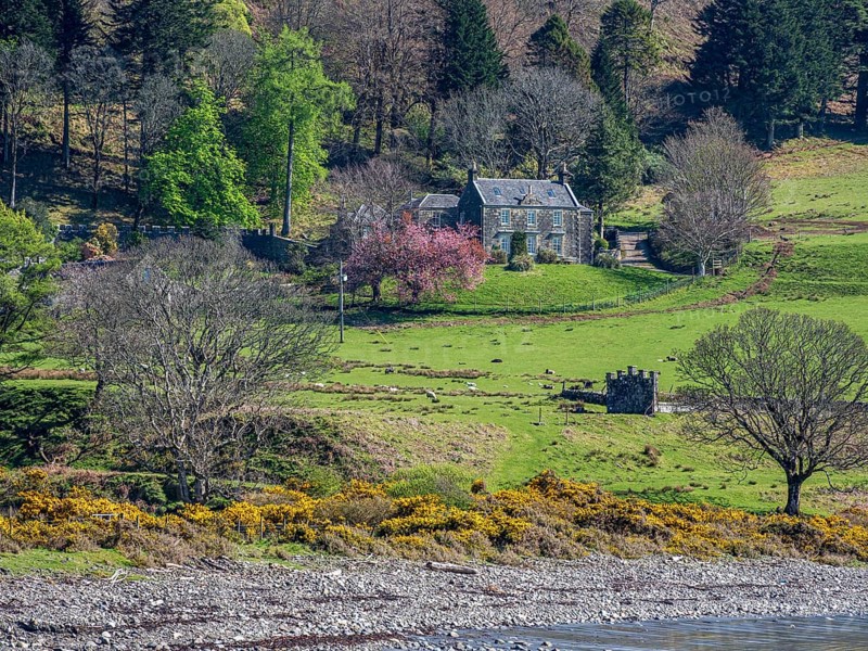 Southern coast of the Isle of Mull near Carsaig, path along the coast to Carsaig arches, Isle of Mull, Scotland, UK