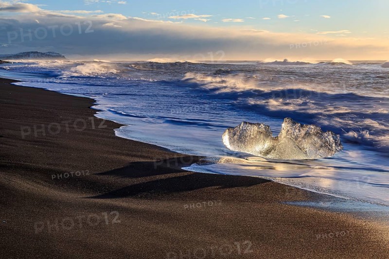 Ice floes on the beach, waves, sunny, morning mood, winter, Diamond Beach, Breidamerkursandur, Jökulsarlon, Iceland, Europe