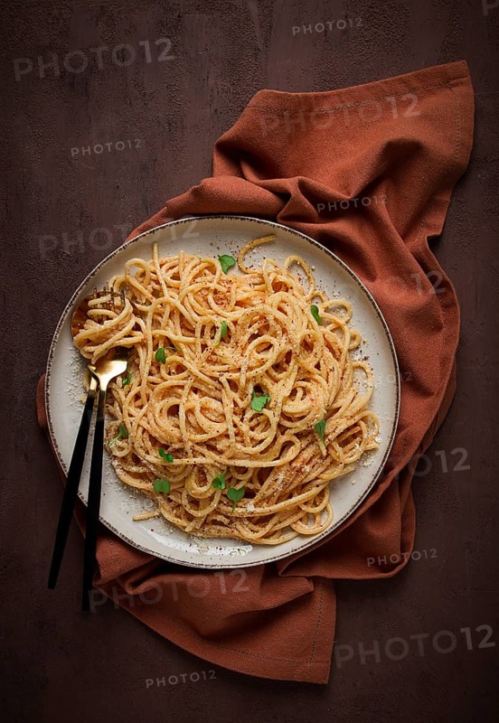 Spaghetti carbonara, in creamy garlic sauce, pasta in white sauce, homemade, no people