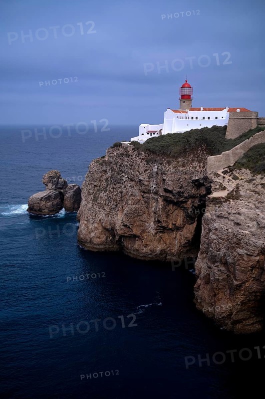 Lighthouse Farol do Cabo de São Vicente, Cape St. Vincent, Sagres, steep coast, Atlantic Ocean, Algarve, Portugal, Europe