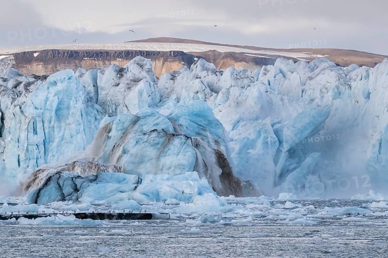 Calving glacier, calving, edge of Negribreen, Stjorfjord, Spitsbergen Island, Svalbard and Jan Mayen archipelago, Norway, Europe