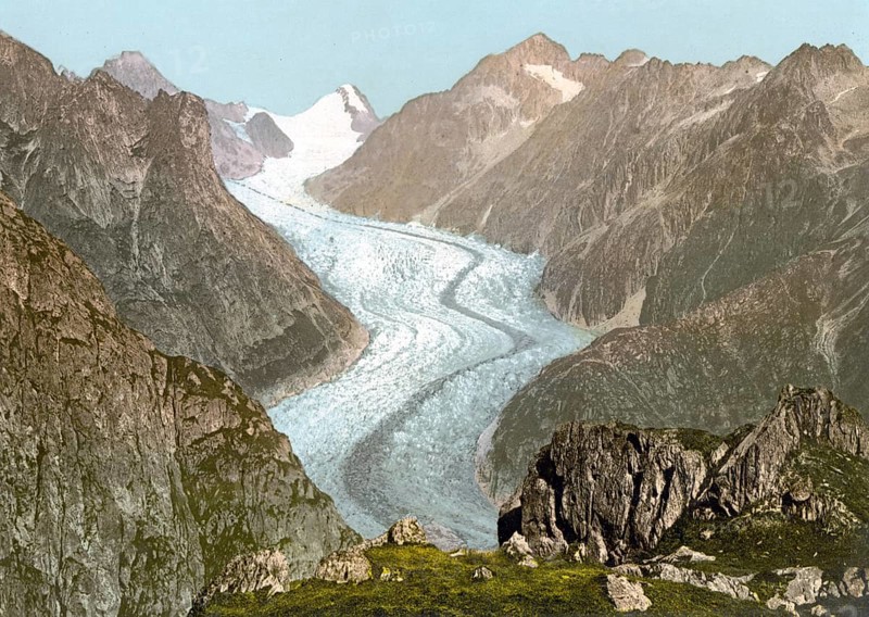 Fieschergletscher, ein Talgletscher auf der Südseite der Berner Alpen im Kanton Wallis in der Schweiz / Fiescher Glacier, Valais, Alps of, Switzerland, Historical, digitally restored reproduction from a 19th century original, Record date not stated, Europe