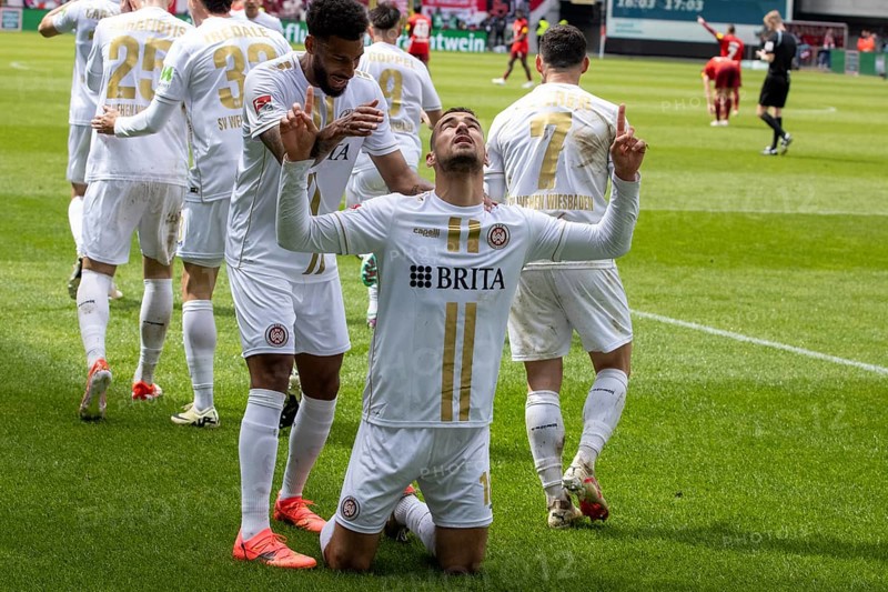 20.04.2024, Football 2nd Bundesliga, Season 2023/24, Matchday 30: 1. FC Kaiserslautern vs SV Wehen Wiesbaden (1:1) . Great jubilation after the equaliser by Ivan Prtajin (18, SV Wehen Wiesbaden)