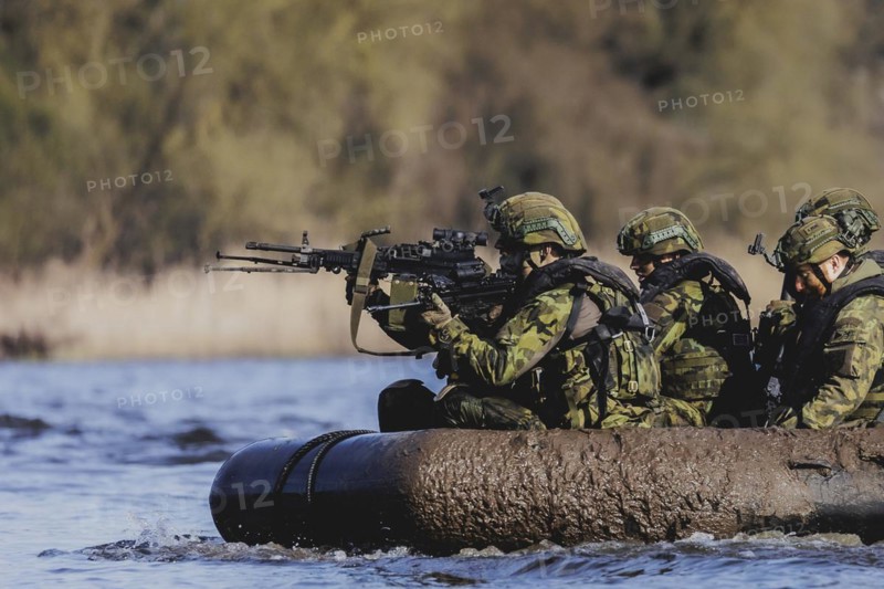 Soldiers on an inflatable boat, taken as part of the military exercise 'Wettiner Schwert' with German and Czech soldiers near Tangermünde, 26 March 2024. 'Wettiner Schwert' is part of the NATO Quadriga exercise