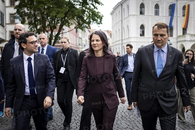 Annalena Bärbock (Alliance 90/The Greens), Federal Foreign Minister, Stephane Sejourne, Minister for Europe and Foreign Affairs of the French Republic, and Rados˜Çaw Sikorski, Minister for Foreign Affairs of the Republic of Poland, photographed in Weimar, 22 May 2024. Photographed on behalf of the Federal Foreign Office