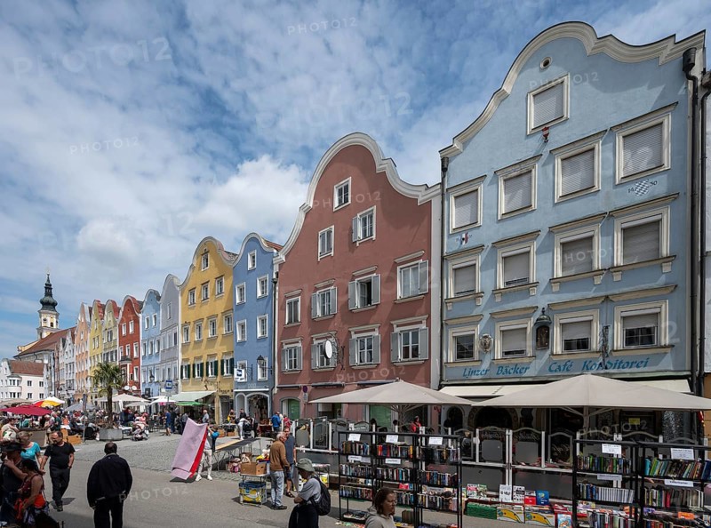 Late Baroque row of houses on the Upper Town Square, Schärding, Lower Austria, Austria, Europe