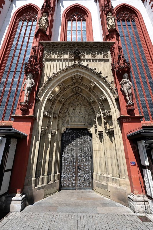 Entrance portal of the Gothic St Mary's Chapel, Marktplatz 9, Würzburg, Lower Franconia, Bavaria, Germany, Europe