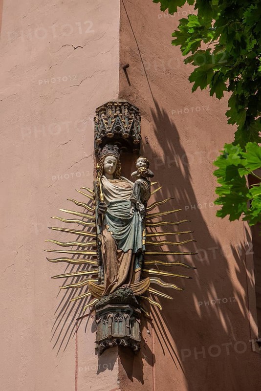 Radiant Madonna, house saint on a residential building, Weinmarkt 12a, Nuremberg, Middle Franconia, Bavaria, Germany, Europe