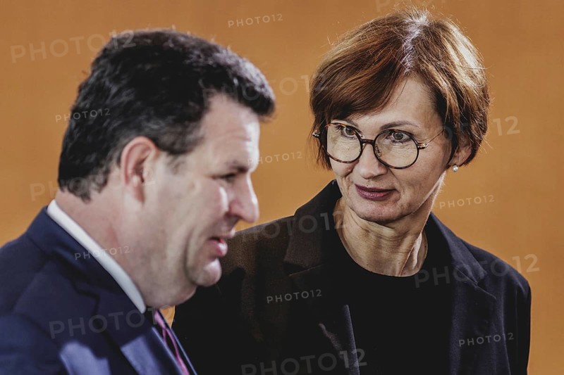 (R-L) Bettina Stark-Watzinger (FDP), Federal Minister of Education and Research, and Hubertus Heil (SPD), Federal Minister of Labour and Social Affairs, recorded during the weekly cabinet meeting in Berlin, 26.06.2024