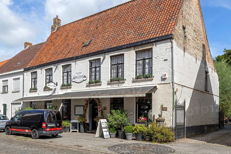 Brasserie and pastry shop Tante Marie, former tavern De Hertog van Brabant in the city Damme in summer, West Flanders, Belgium, Europe