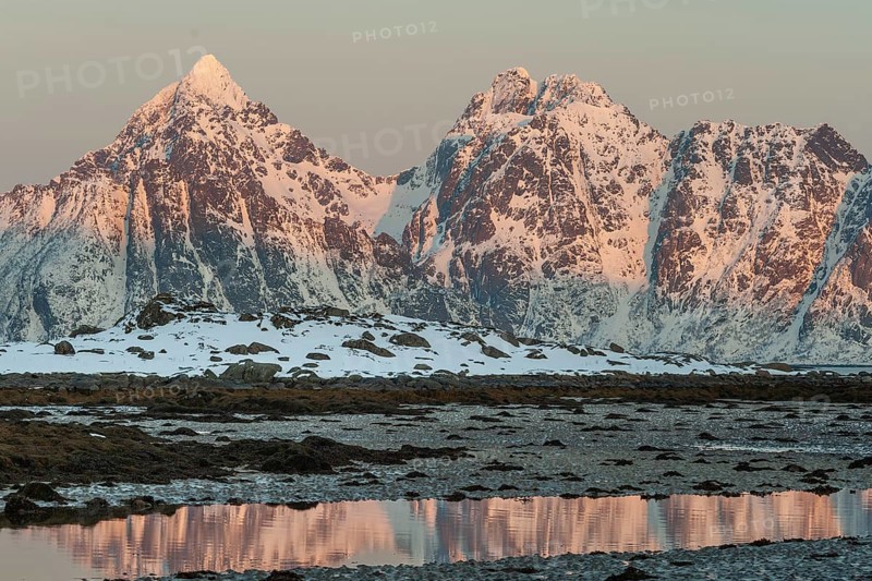 Rugged mountains, Lofoten island Vestvågøya at the fjord Gimsøystraumen, Lofoten, Northern Norway, Norway, Europe