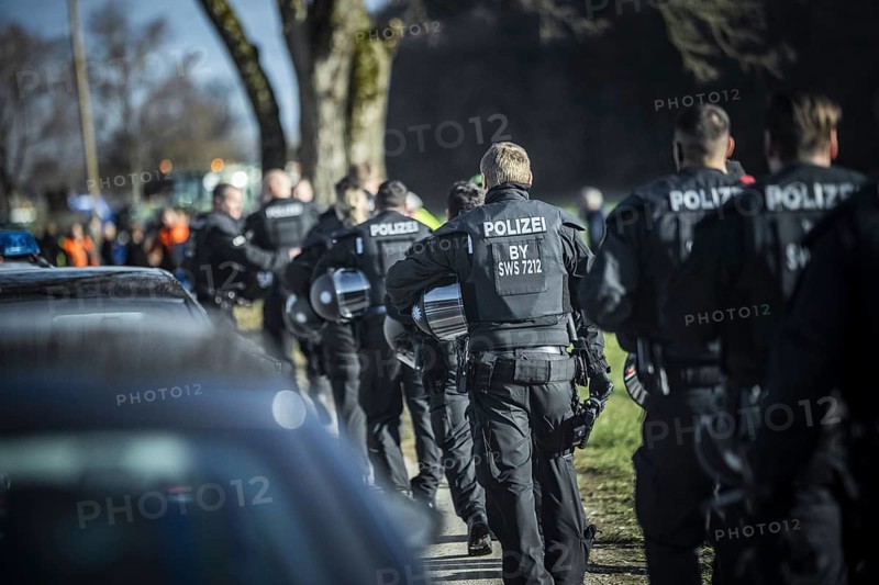 The Federal Minister for Economic Affairs and Climate Protection Robert Habeck visits Bavaria on 16 February 2024, The delegation's convoy is held up by protesting farmers Photographed on behalf of the BMWK