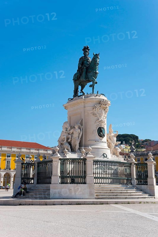 Large monument with an equestrian statue in a square under a clear blue sky, equestrian statue of King Joseph I, Praça do Comércio, Commerce Square, Terreiro do Paço, palace grounds, Lisbon, Lisboa, Portugal, Europe