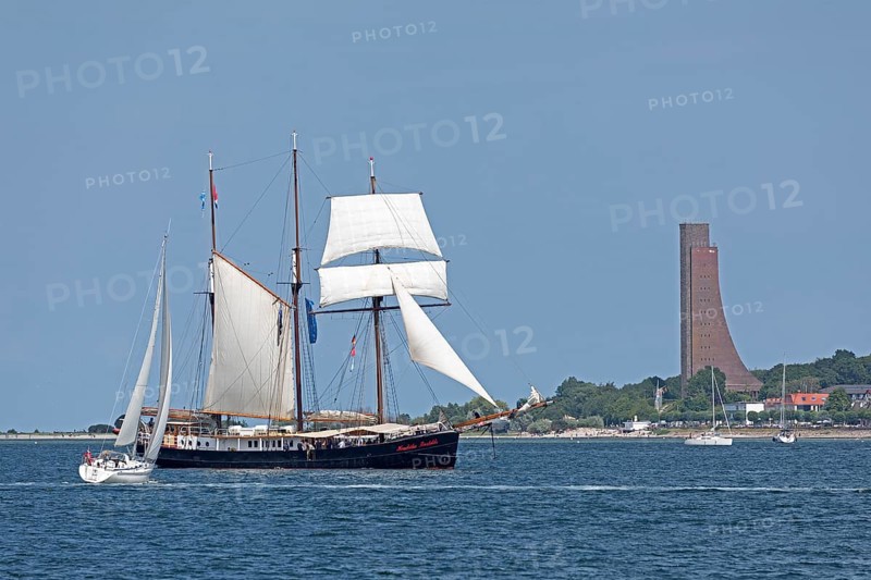 Sailing ship Hendrika Bartelds, sailing boats, naval memorial, Laboe, Kieler Woche, Kiel Fjord, Kiel, Schleswig-Holstein, Germany, Europe