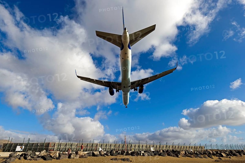Landing aeroplane, Airport, Arrecife, Lanzarote, Canary Islands, Spain ILanding aeroplane, Arrecife, Lanzarote, Canary Islands, Spain, Europe