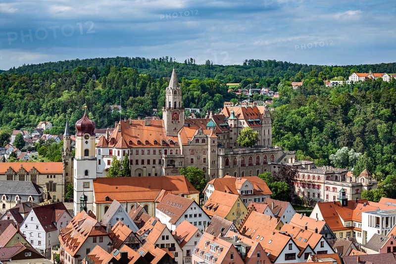 Sigmaringen Castle, Hohenzollern Castle, former princely residence and administrative seat of the Princes of Hohenzollern-Sigmaringen, city view, Sigmaringen, Baden-Württemberg, Germany, Europe