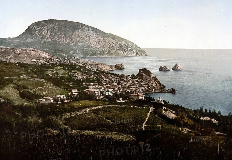 From the Gursuff, Gurzuf, Street, Yalta, Crimea, Russia, Ukraine, c. 1890, Historic, digitally enhanced reproduction of a photochrome print of the period, Europe
