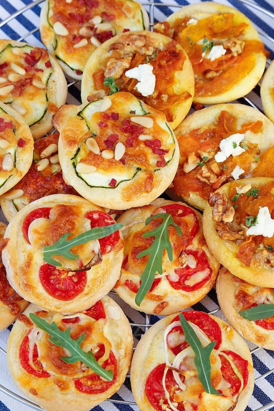 Swabian cuisine, mini dinnete, also dennete, dinnede, dennetle, hearty, salty, yeast pastry topped with vegetables, tomatoes, pumpkin, courgette slices, sour cream, grated cheese, pine nuts, healthy, yeast yeast dough, vegetarian, bake, from the oven, typical Swabian reinterpreted, party pastry, finger food, snacks for on the go, traditional cuisine, food photography, studio, Germany, Europe