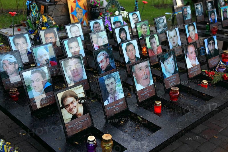 Commemorating the dead from the bloodiest Maidan demonstration in February 2014, pictures of the victims, Kiev, Ukraine, Europe