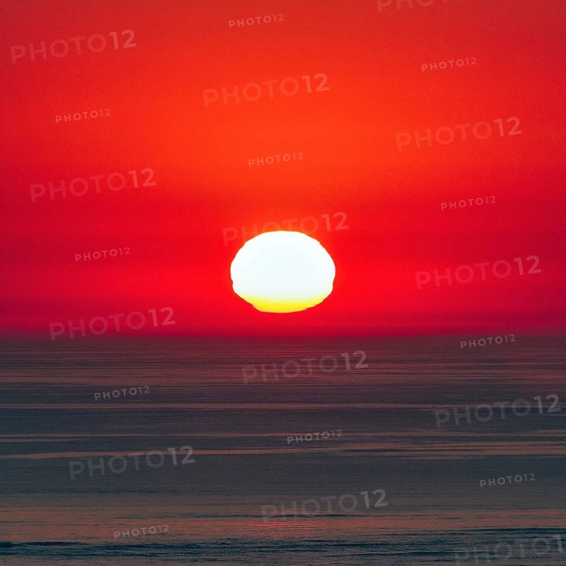 Reflection at sunset, deformation, unusual deformation in haze, Bassin d'Arcachon, Bay of Biscay, France, Europe