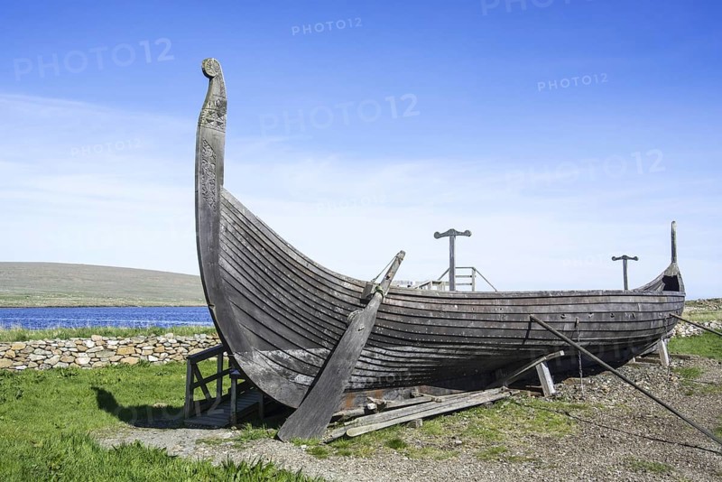 Steering oar at stern of Skidbladner, full size replica of the Gokstad ship at Brookpoint, Unst, Shetland Islands, Scotland, UK