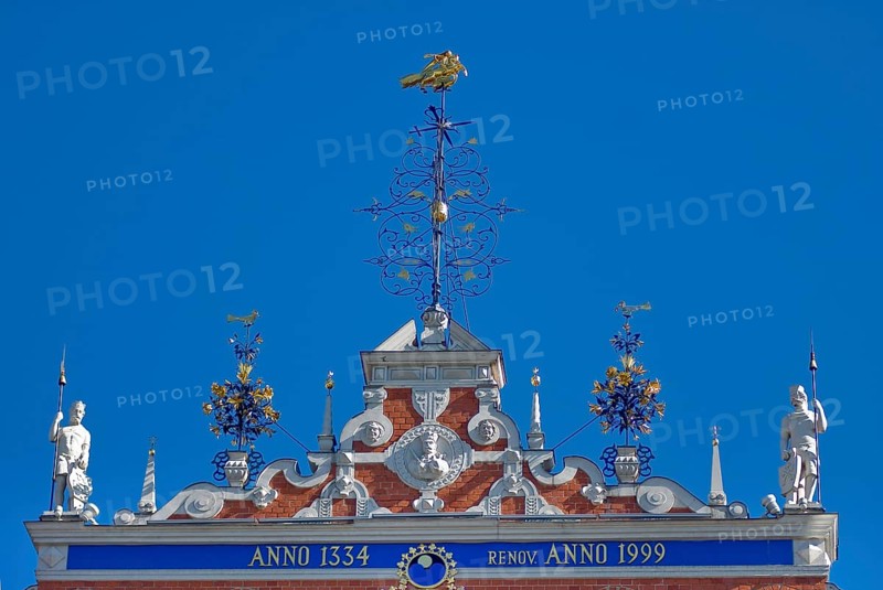 The Blackheads' House with the roof figures and the weather vane with the dragon fight of St George on the Town Hall Square, Rathausplatz in Riga, Latvia, Europe