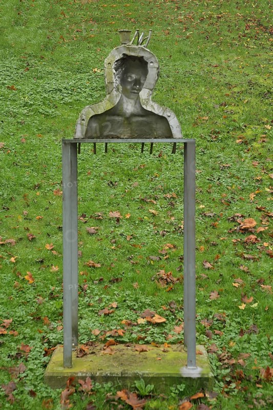 Sculpture Aus der Stille by Ubbo Enninga 2006, head, 3D effect, spatial, three-dimensional, concave, curved, arched, hollow, form, detail, frame, shell, symbol, calm, Stadtpark, Biedenkopf, Hesse, Germany, Europe