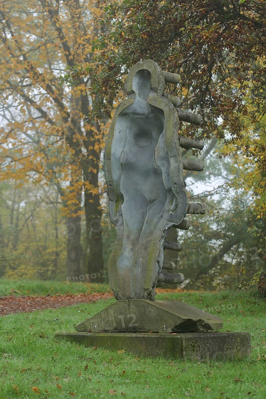 Sculpture Day and Night by Ubbo Enninga, female figure, 3D effect, three-dimensional, three-dimensional, convex, moulded, curved, arched, hollow, shape, frame, framing, edge, envelope, Stadtpark, Biedenkopf, Hesse, Germany, Europe