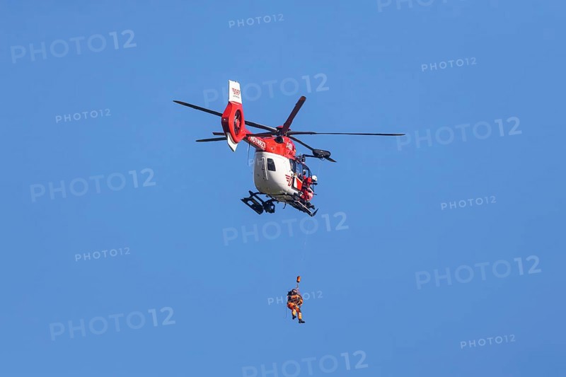 International disaster control exercise Magnitude with more than 1000 rescuers. Abseiling from a rescue dog from a helicopter. They rehearse an emergency after a fictitious earthquake on the Upper Rhine. The large-scale exercise, co-financed by the European Union, is intended to practise the cooperation of rescue teams from different nations. The focus was on a stretch of rubble at the TCRH Training Centre Retten und Helfen in Mosbach, Baden-Württemberg, Germany, Europe
