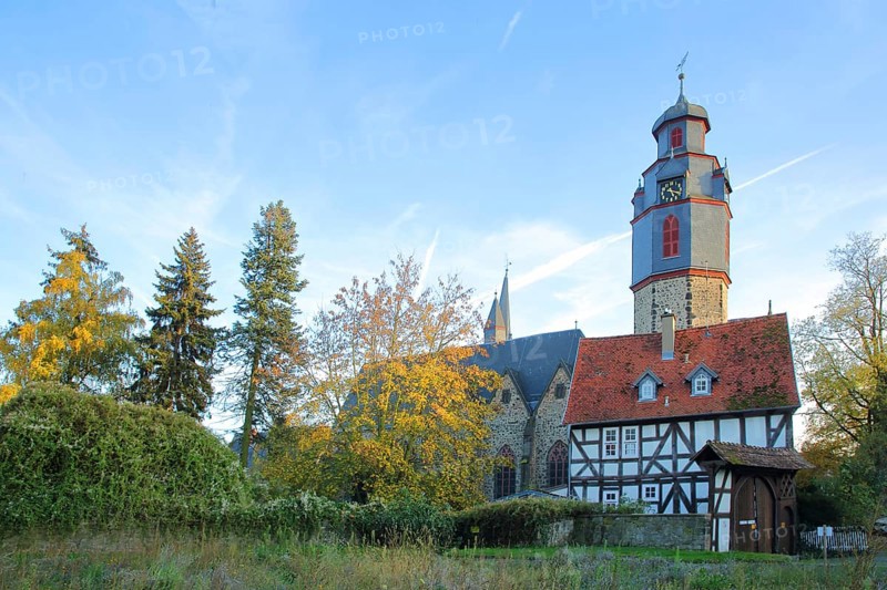 Gothic St Mark's Church with half-timbered Weidig House, Weidig House in autumn, Butzbach, Wetterau, Hesse, Germany, Europe