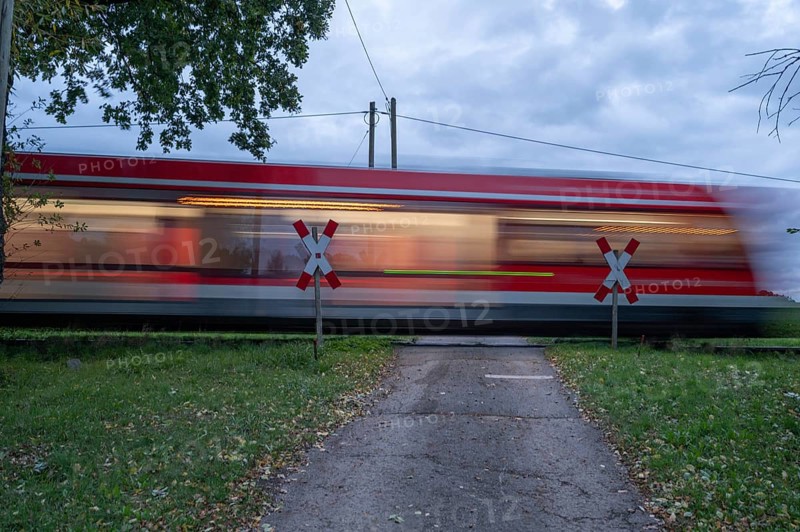 Passing Gräfenberg railway, single-track branch line, at the unrestricted level crossing, Igensdorf, Upper Franconia, Bavaria, Germany, Europe