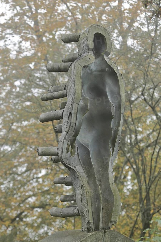 Sculpture Day and Night by Ubbo Enninga, female figure, 3D effect, three-dimensional, three-dimensional, convex, moulded, curved, arched, hollow, shape, frame, framing, edge, envelope, Stadtpark, Biedenkopf, Hesse, Germany, Europe