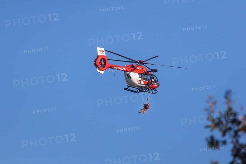 International disaster control exercise Magnitude with more than 1000 rescuers. Abseiling from a rescue dog from a helicopter. They rehearse an emergency after a fictitious earthquake on the Upper Rhine. The large-scale exercise, co-financed by the European Union, is intended to practise the cooperation of rescue teams from different nations. The focus was on a stretch of rubble at the TCRH Training Centre Retten und Helfen in Mosbach, Baden-Württemberg, Germany, Europe