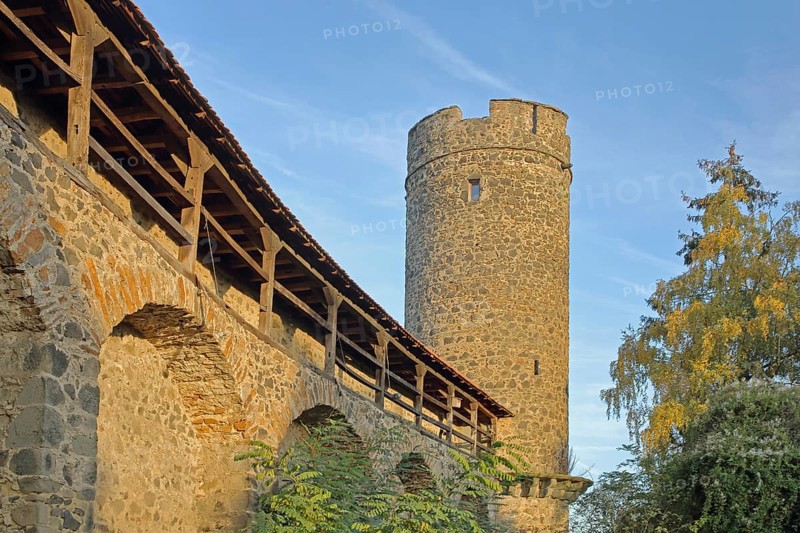 Historic town wall with battlements and witches' tower, town fortifications, Butzbach, Wetterau, Hesse, Germany, Europe