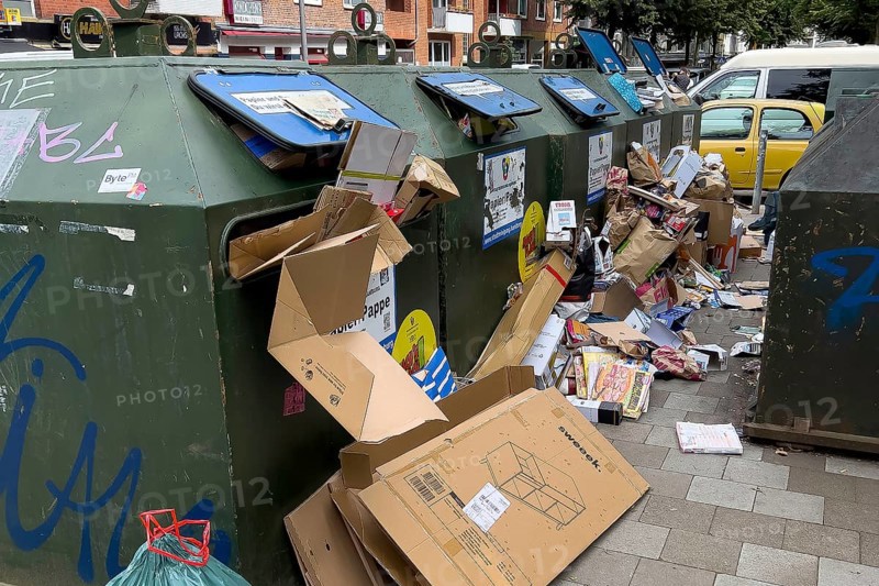 Overflowing paper containers in Hamburg, waste containers, recyclables containers, recyclables, recycling, cardboard, paper, container, Hamburg, Hamburg, Federal Republic of Germany