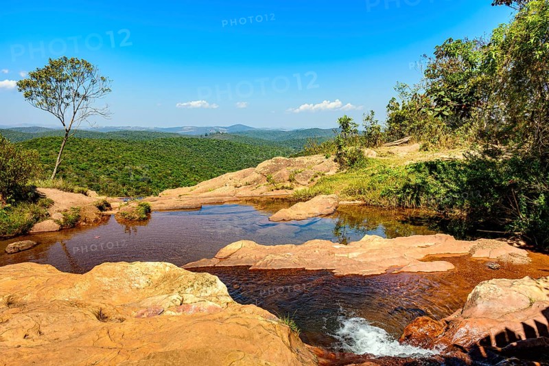River with calm, transparent waters among the rocks, mountains and vegetation of the Muaimii environmental reserve in Minas Gerais