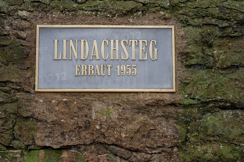 Sign Lindachsteg, bridge, footbridge, pedestrian bridge, Kochertal, Kocher, Schwäbisch Hall, Hohenlohe, Heilbronn-Franken, Baden-Württemberg, Germany, Europe