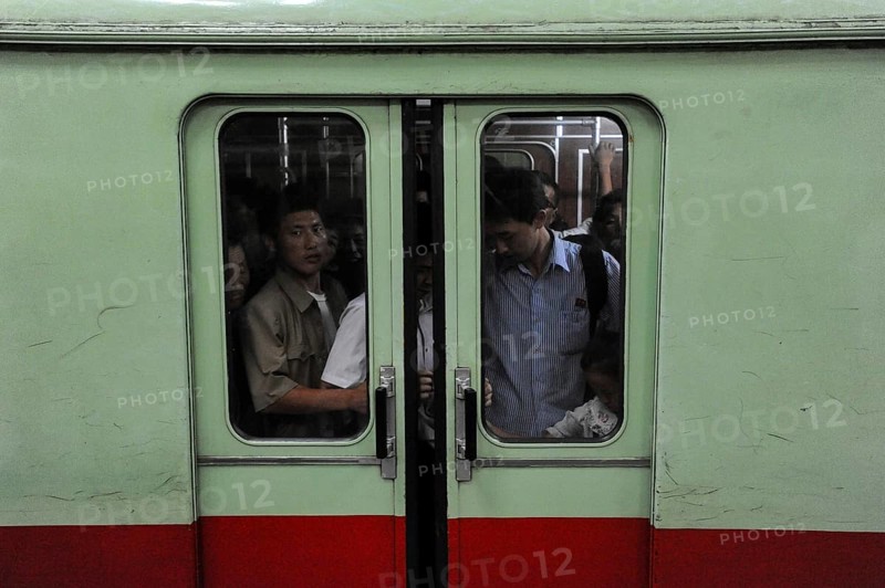 09.08.2012, Pyongyang, North Korea, Asia, Passengers stand in a full underground compartment in Pyongyang. The underground trains come from discarded Berlin BVG stock and were sold to North Korea in 1998. Framed photos of the two former heads of state hang in each compartment, Asia