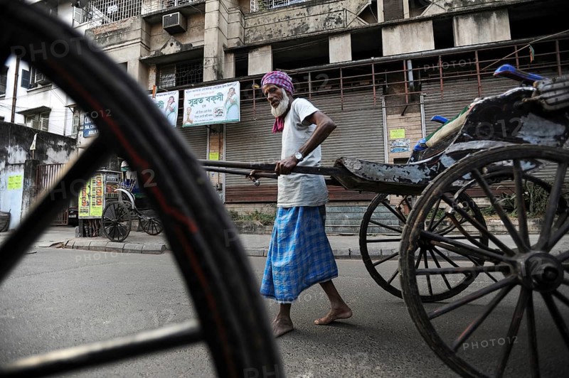 03.12.2011, Kolkata, West Bengal, India, Asia, rickshaw driver Mohamed pulls his wooden rickshaw through the streets of Kolkata, the only city in India where there are still hand-pulled rickshaws, Asia