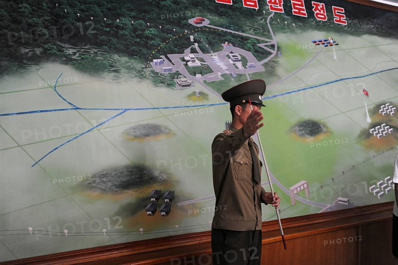 10.08.2012, Panmunjom, North Korea, Asia, A North Korean soldier explains details of the border demarcation during a guided tour in the demilitarised zone in Panmunjom, Asia
