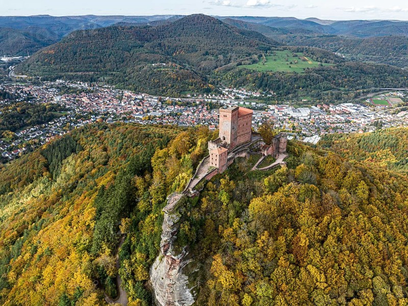 Aerial view, Reichsburg Trifels, Annweiler, Palatinate, Rhineland-Palatinate Forest in autumn, Germany, Europe
