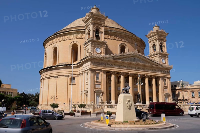 Rotunda, the famous 19th century domed church of St. Mary which on 9th April 1942 gave shelter to over 300 people during an aerial attack from enemy planes, Mosta, Malta, Europe