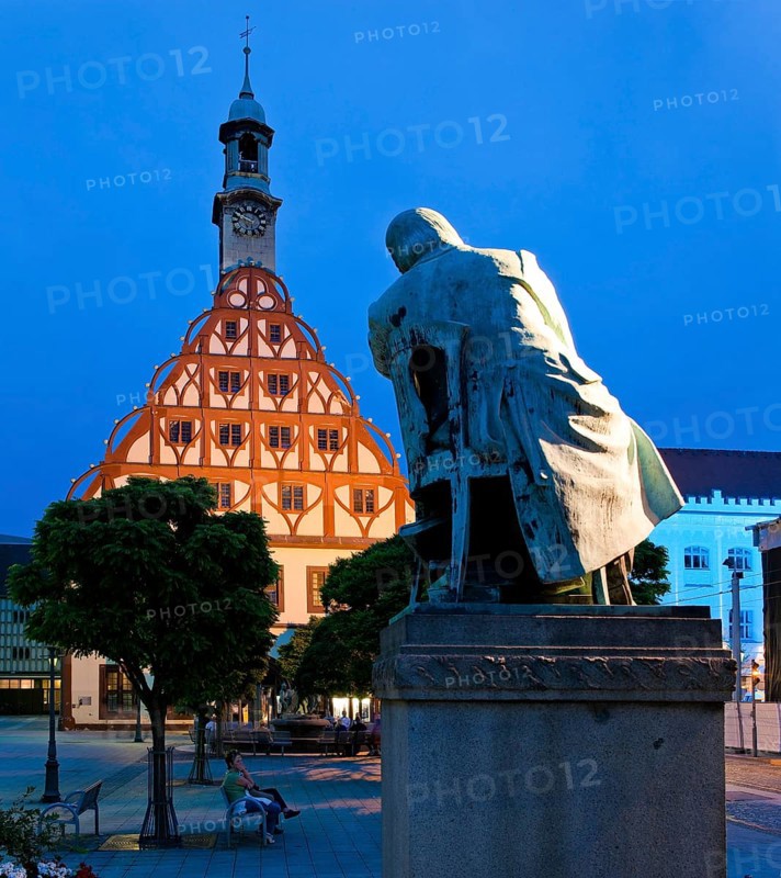 Zwickau Gewandhaus: landmark of the city, built in 1522-1525 in late Gothic style, with Renaissance elements and stepped gables. Former clothmakers' trading house (the Zwicksche Tuch was famous), it has served as the town theatre since 1823