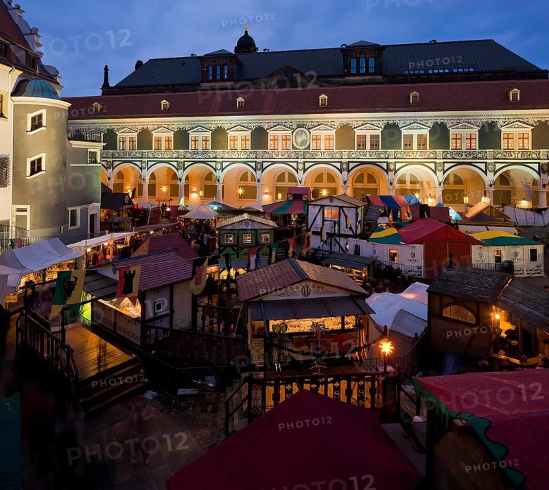 The nostalgic Christmas market in the stable yard of Dresden's Residence Palace also offers quiet and romantic moments in the Christmas hustle and bustle
