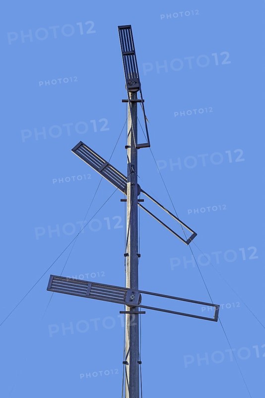 French early 19th century optical telegraph, semaphore telegraph, type 1806 for conveying textual information by using pivoted indicator arms