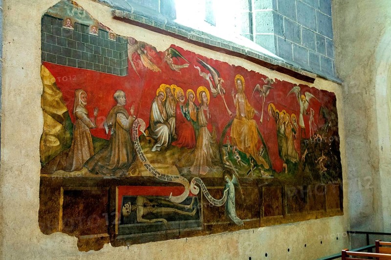 Puy de Dome (63) Ennezat. La collégiale Saint-Victor-et-Sainte-Couronne. Peinture du jugement dernier France. Auvergne. The Saint-Victor-et-Sainte-Couronne collegiate church. Painting of the Last Judgment