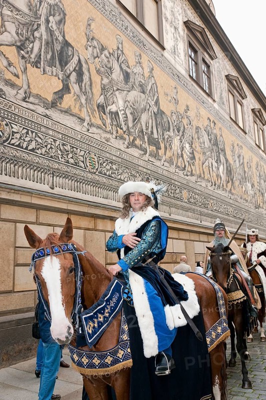Living procession of princes at the Fürstenzug in Dresden