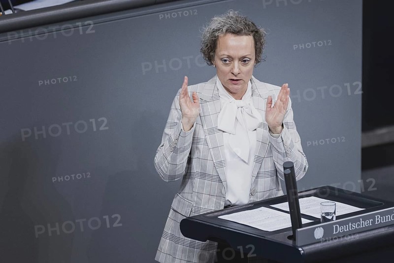 Nadine Heselhaus, Mitglied des Deutschen Bundestages (SPD), aufgenommen im Rahmen einer Sitzung des Deutschen Bundestages zum Thema 'Verwendung der Steuermehreinnahmen' in Berlin, 14.12.2023