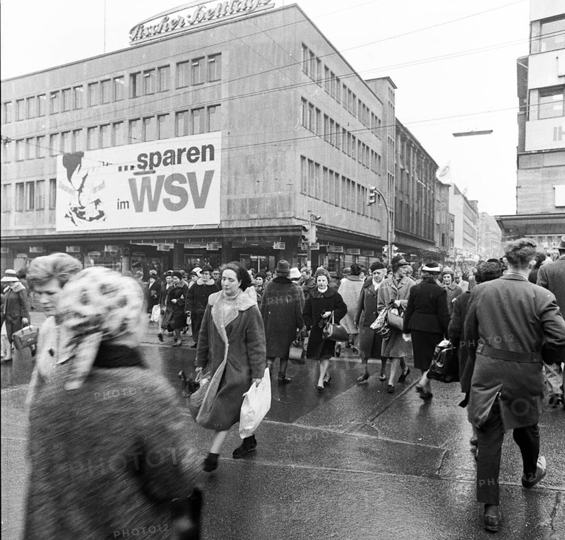 DEU, Germany, Dortmund: Personalities from politics, business and culture from the 50s Hanover. ca. 1955-7, winter sales. (WSV), Europe